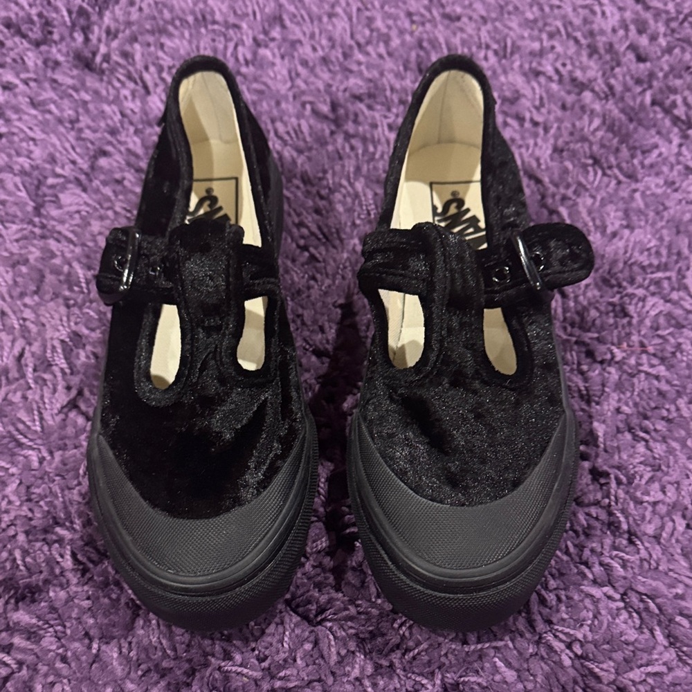 Vans Style 93 Black Velvet Mary Jane’s Womens Sz 6.5